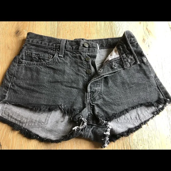 Levi’s 501 shorts size 25 - Picture 2 of 4